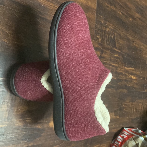 ULTRAIDEAS Women's Cozy Memory Foam Loafer Slippers, red - Picture 2 of 3